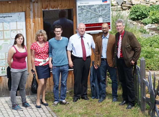 gruppenfoto Schulgarten