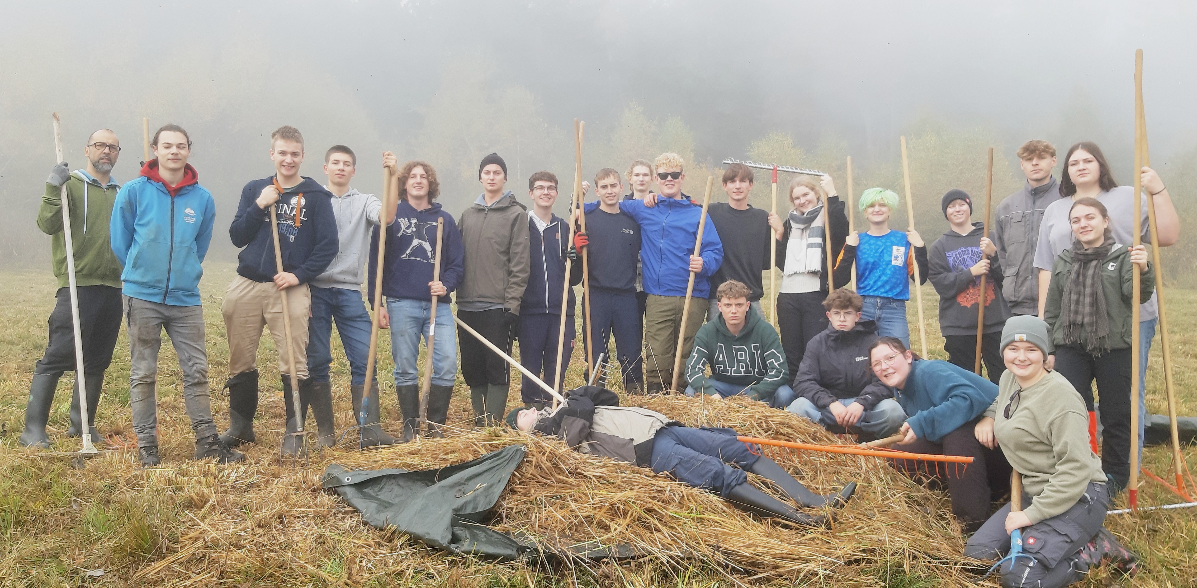 pflege iriswiese jauerling HLUW oktober2024 gruppe